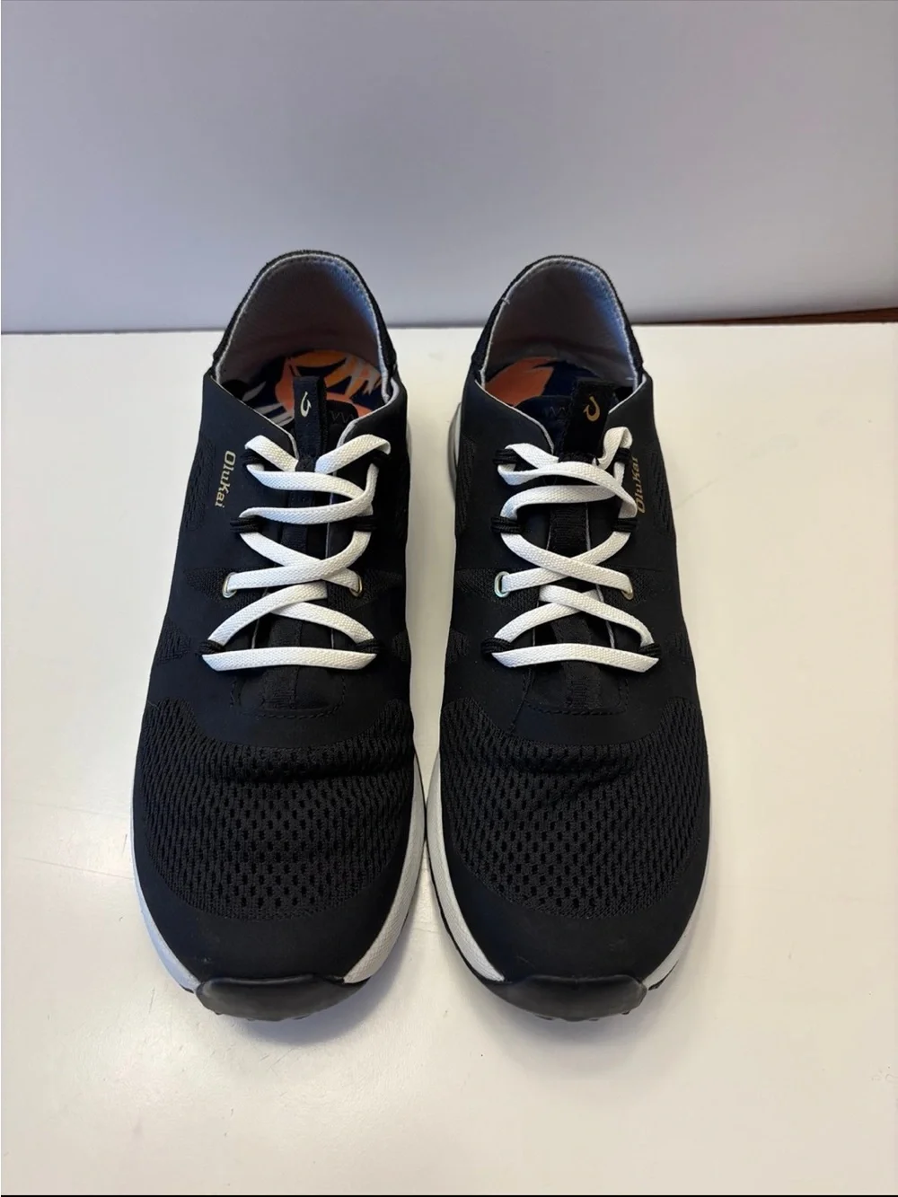 OluKai Huia Sneaker (Women) size 9.5